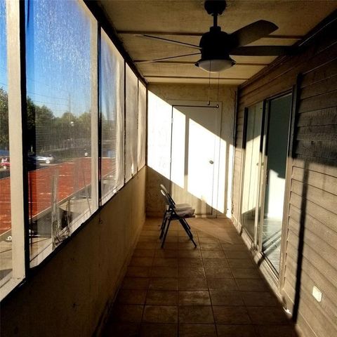 3045 Walnut Bend Lane 28, Houston, TX 77042