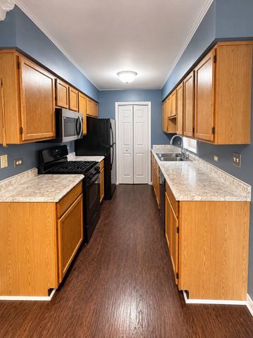 287 Sandhurst Lane D, South Elgin, IL 60177