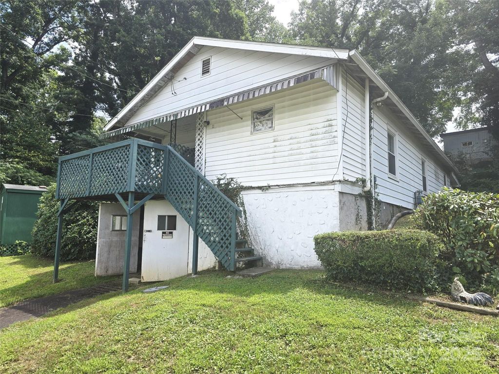 11 Edwards Street, Asheville, NC 28806