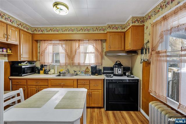 252 Duane Street, Orange, NJ 07050