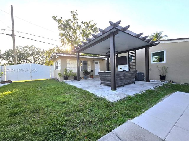 6626 SW 1st Court, Pembroke Pines, FL 33023
