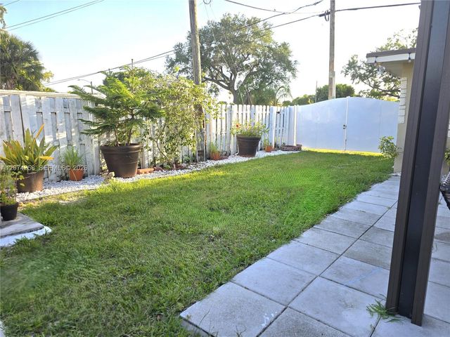 6626 SW 1st Court, Pembroke Pines, FL 33023