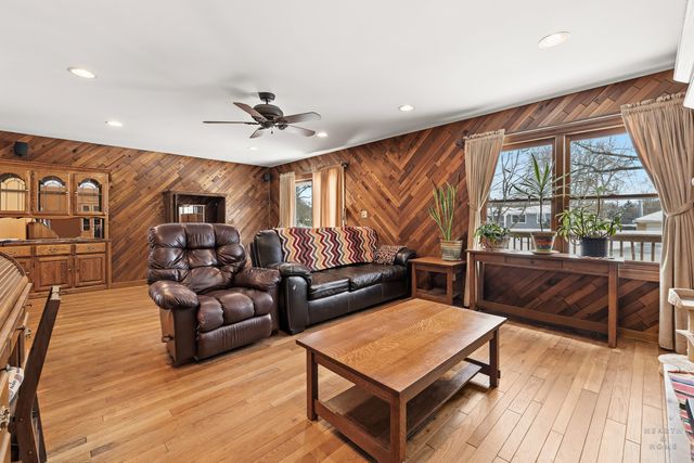 4911 Redbird Lane, Crystal Lake, IL 60012