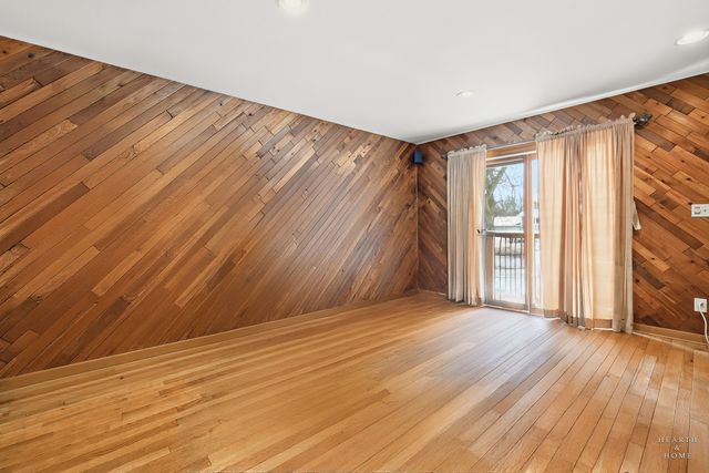 4911 Redbird Lane, Crystal Lake, IL 60012