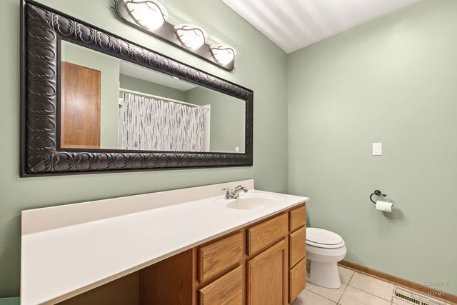 4911 Redbird Lane, Crystal Lake, IL 60012