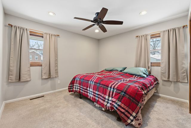 4911 Redbird Lane, Crystal Lake, IL 60012