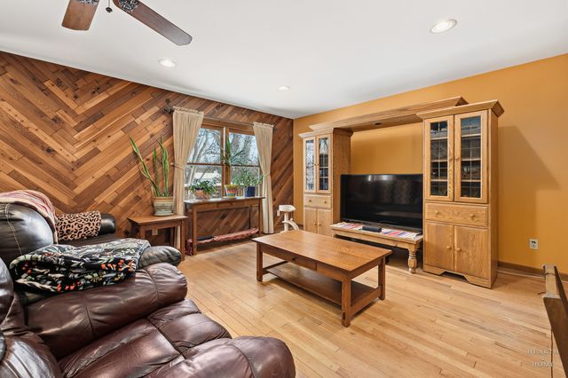 4911 Redbird Lane, Crystal Lake, IL 60012