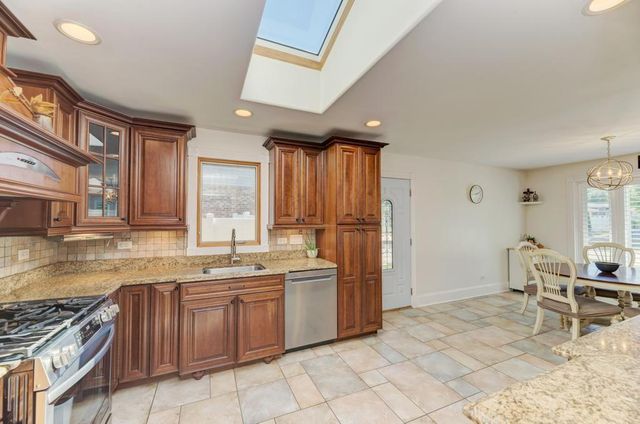 16829 Creekside Avenue, Tinley Park, IL 60487