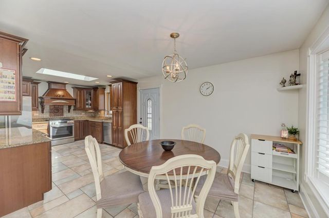 16829 Creekside Avenue, Tinley Park, IL 60487