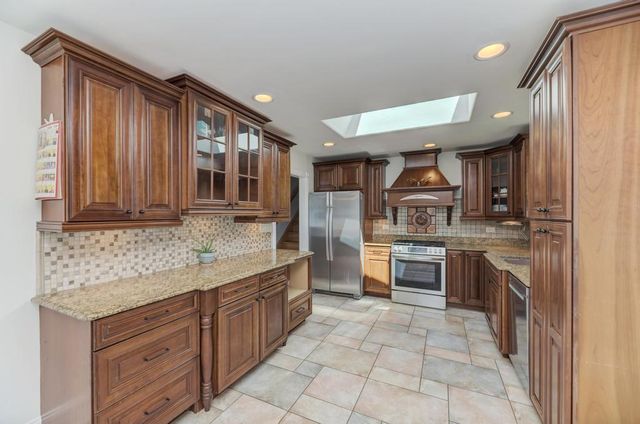 16829 Creekside Avenue, Tinley Park, IL 60487