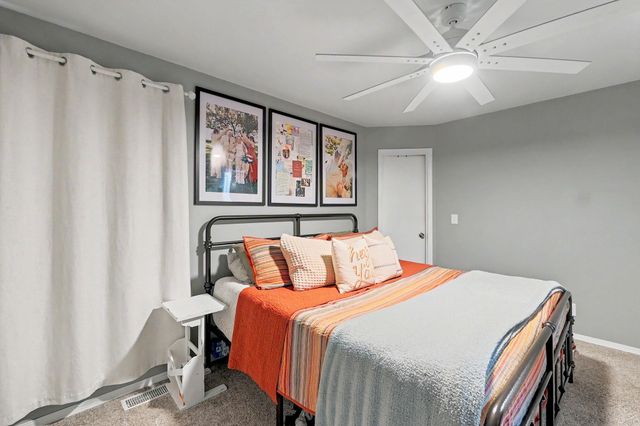 214 E Country Walk, Mulvane, KS 67110