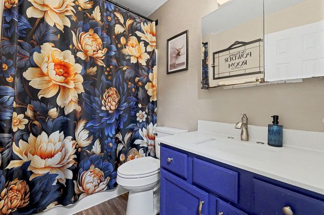 214 E Country Walk, Mulvane, KS 67110