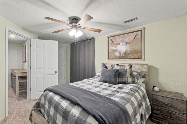 214 E Country Walk, Mulvane, KS 67110