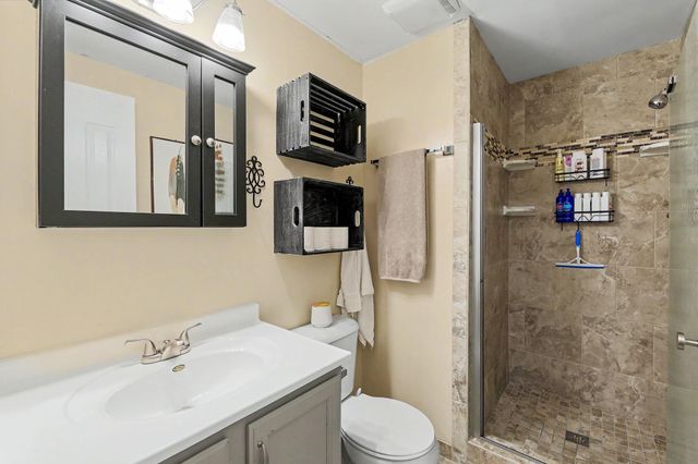 214 E Country Walk, Mulvane, KS 67110