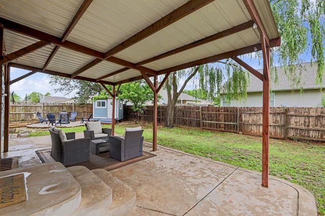 214 E Country Walk, Mulvane, KS 67110