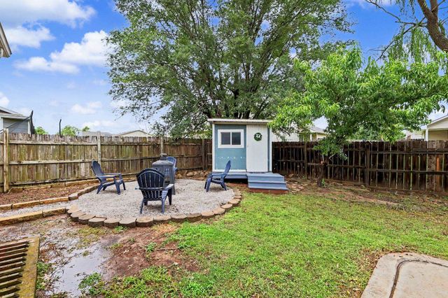 214 E Country Walk, Mulvane, KS 67110