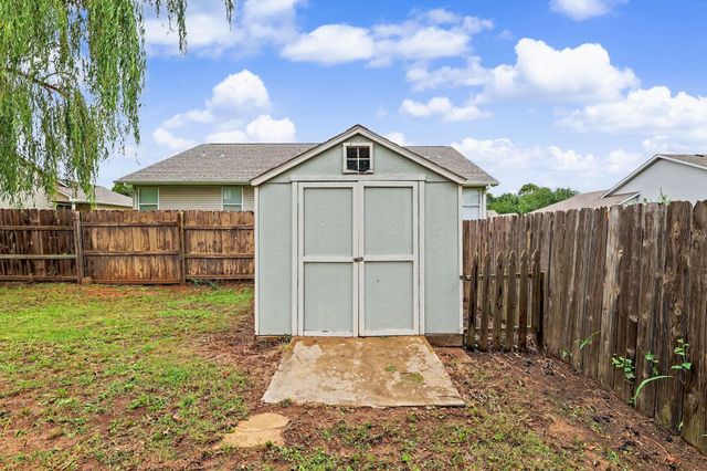 214 E Country Walk, Mulvane, KS 67110