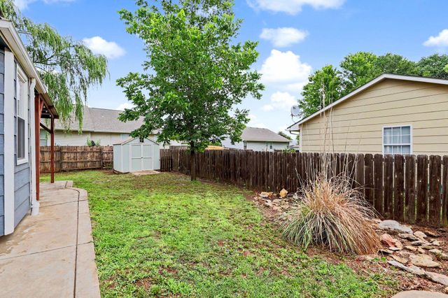 214 E Country Walk, Mulvane, KS 67110