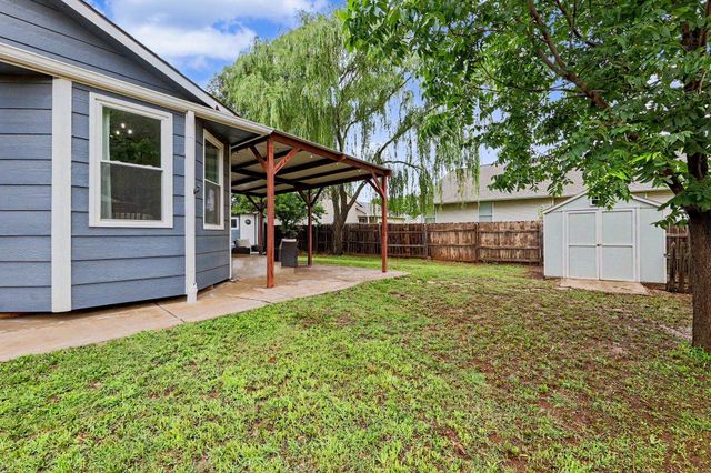 214 E Country Walk, Mulvane, KS 67110