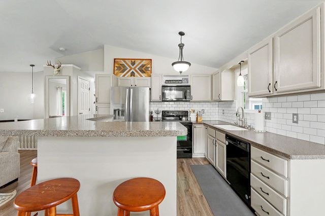 214 E Country Walk, Mulvane, KS 67110