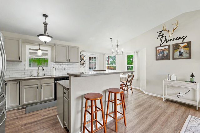 214 E Country Walk, Mulvane, KS 67110