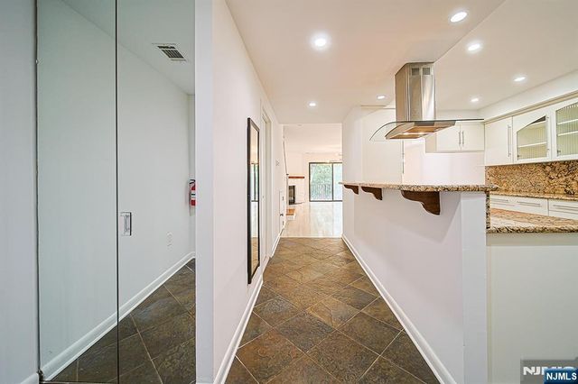 3 Whitman Court 1203, Teaneck, NJ 07666