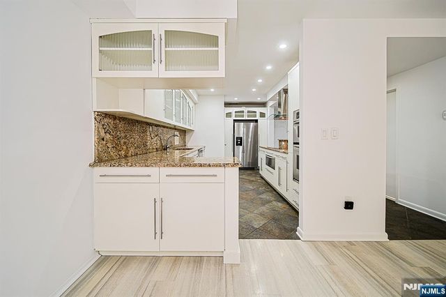 3 Whitman Court 1203, Teaneck, NJ 07666