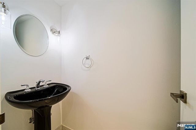3 Whitman Court 1203, Teaneck, NJ 07666
