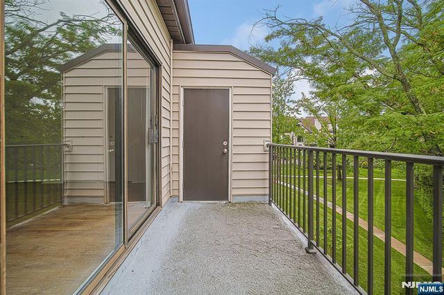 3 Whitman Court 1203, Teaneck, NJ 07666