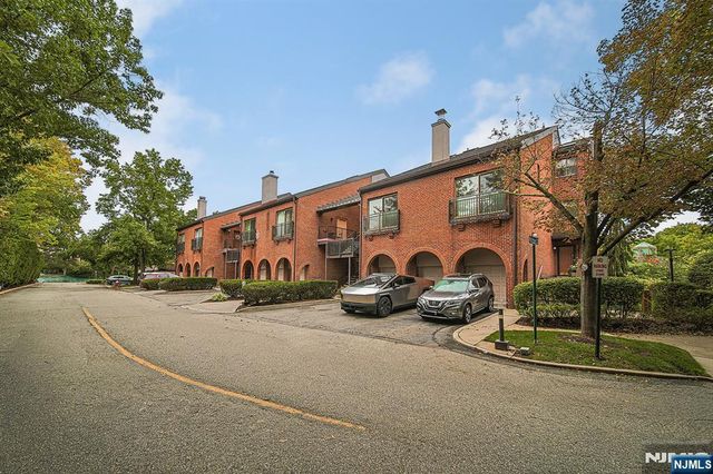 3 Whitman Court 1203, Teaneck, NJ 07666