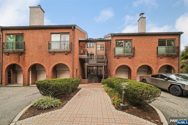 3 Whitman Court 1203, Teaneck, NJ 07666