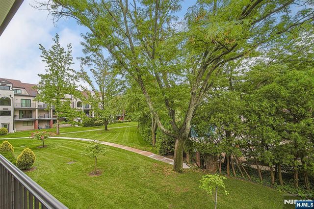 3 Whitman Court 1203, Teaneck, NJ 07666