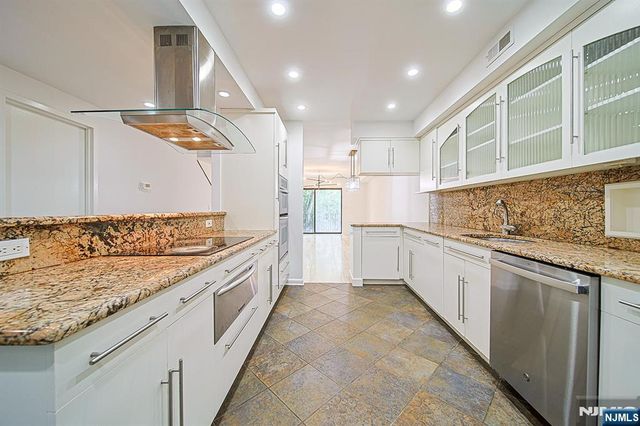 3 Whitman Court 1203, Teaneck, NJ 07666
