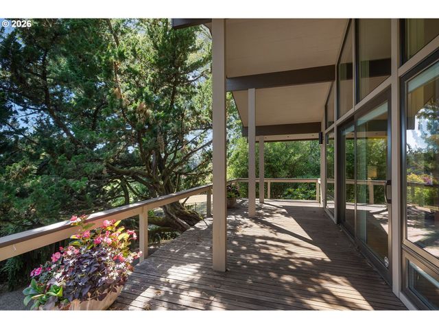 3060 Sw WESTWOOD Dr, Portland, OR 97225