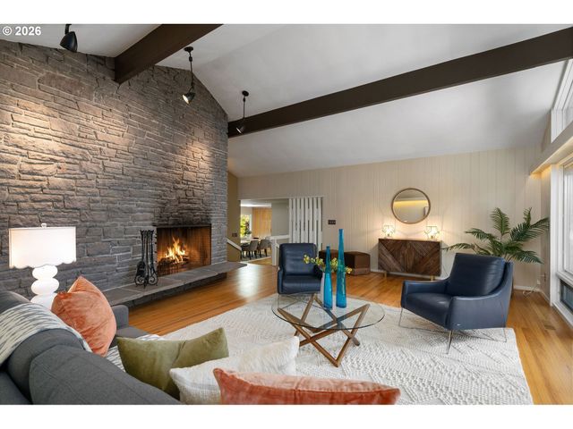 3060 Sw WESTWOOD Dr, Portland, OR 97225