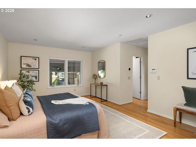 3060 Sw WESTWOOD Dr, Portland, OR 97225