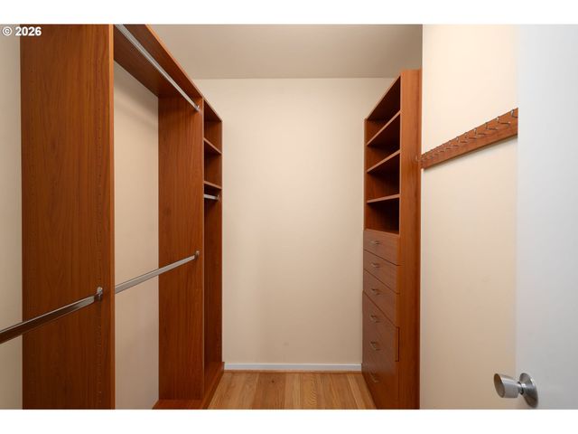 3060 Sw WESTWOOD Dr, Portland, OR 97225