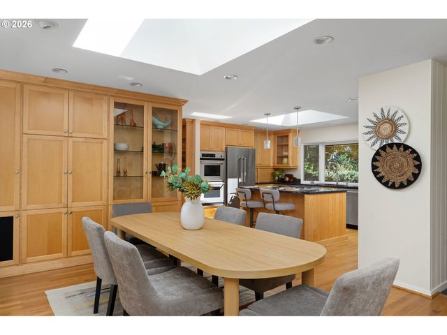 3060 Sw WESTWOOD Dr, Portland, OR 97225