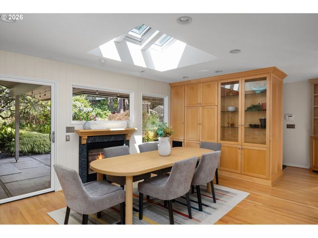 3060 Sw WESTWOOD Dr, Portland, OR 97225