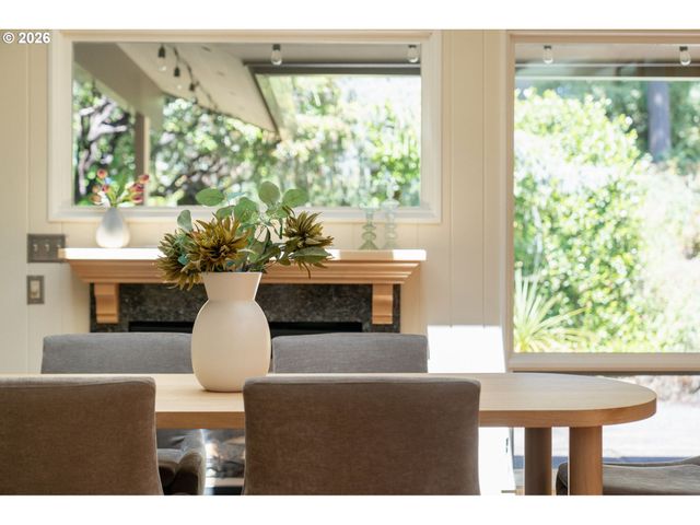 3060 Sw WESTWOOD Dr, Portland, OR 97225