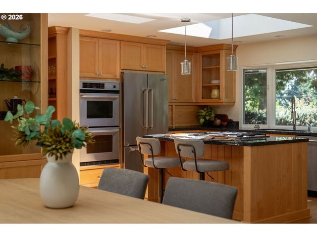 3060 Sw WESTWOOD Dr, Portland, OR 97225
