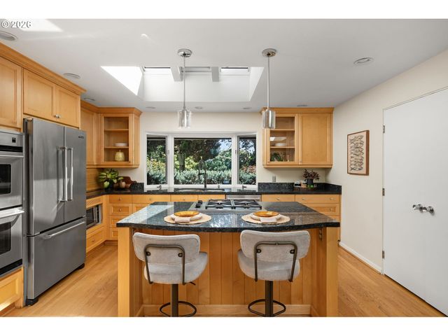 3060 Sw WESTWOOD Dr, Portland, OR 97225