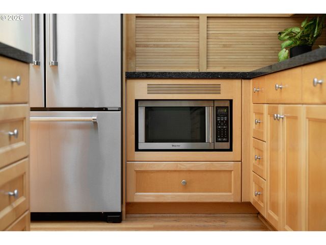 3060 Sw WESTWOOD Dr, Portland, OR 97225