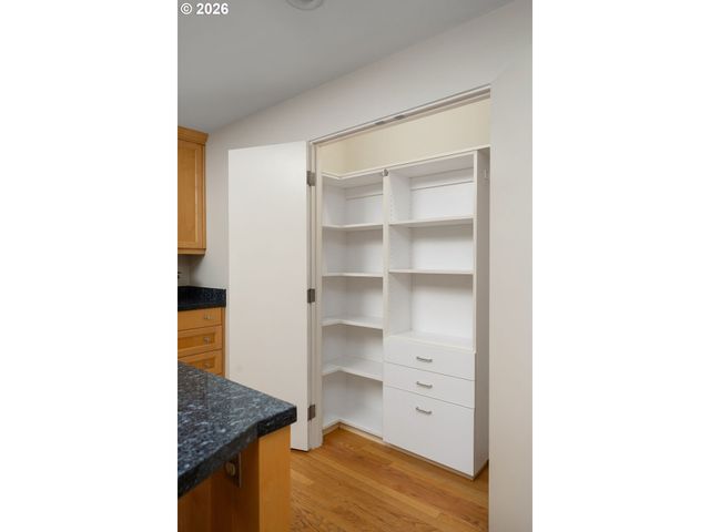 3060 Sw WESTWOOD Dr, Portland, OR 97225