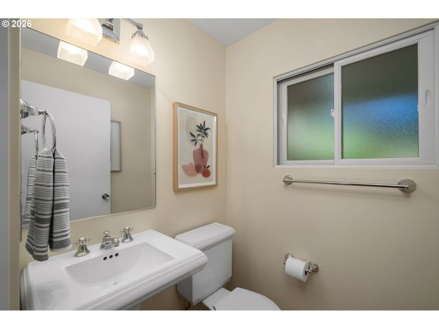 3060 Sw WESTWOOD Dr, Portland, OR 97225
