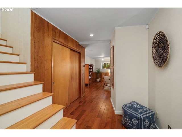 3060 Sw WESTWOOD Dr, Portland, OR 97225