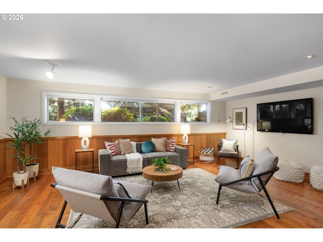 3060 Sw WESTWOOD Dr, Portland, OR 97225