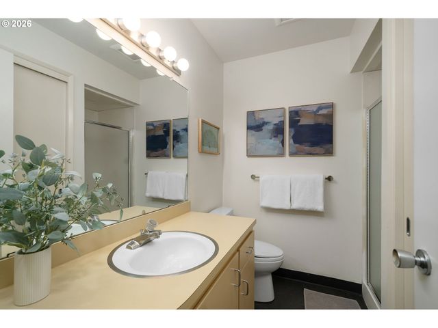 3060 Sw WESTWOOD Dr, Portland, OR 97225