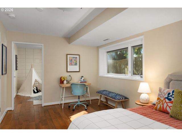 3060 Sw WESTWOOD Dr, Portland, OR 97225