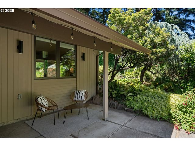 3060 Sw WESTWOOD Dr, Portland, OR 97225